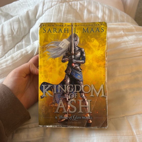 OOP Throne Of Glass Book (Kingdom of Ash) - Picture 1 of 4